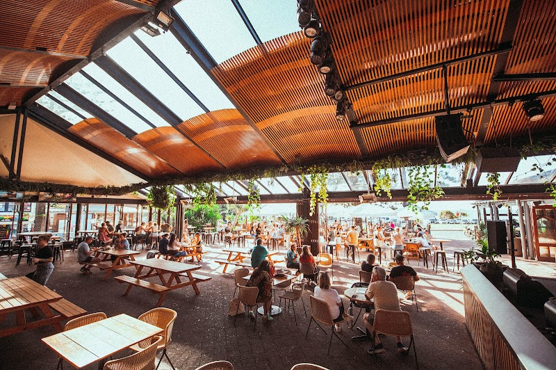 바이런 베이 비치 호텔