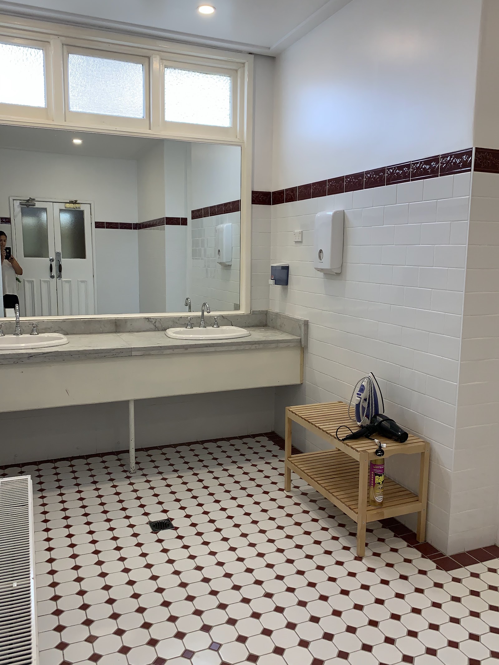 더 캐링턴 호텔