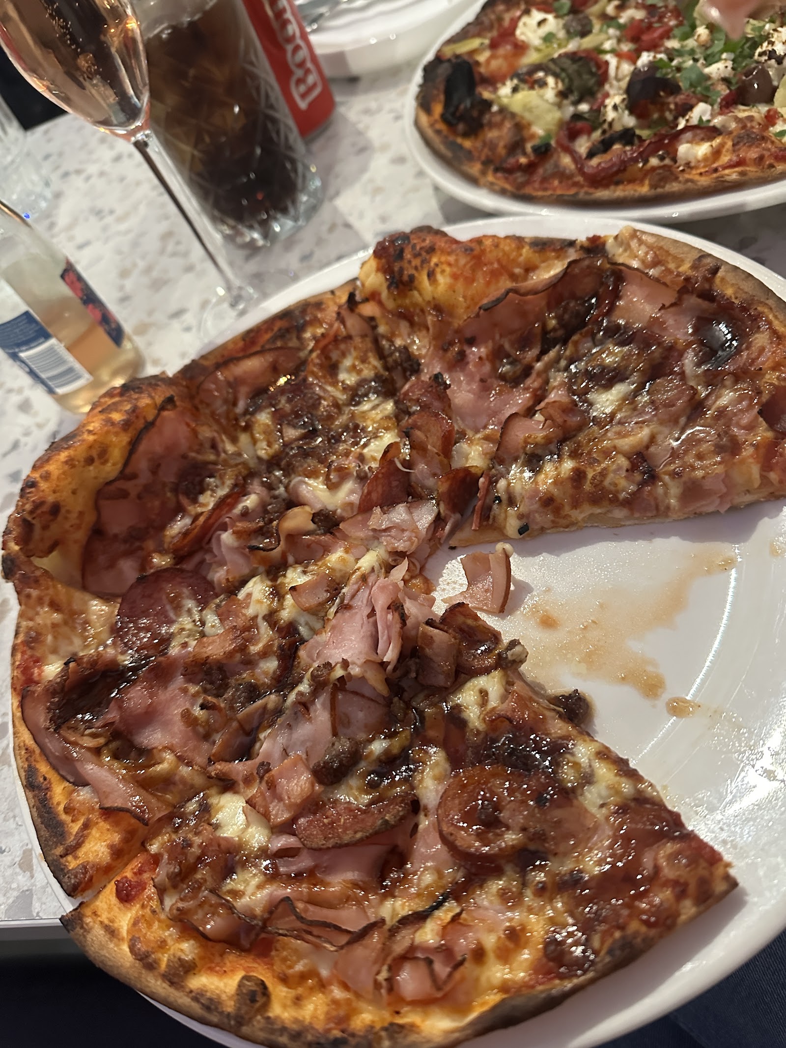 La Famiglia Pizzeria