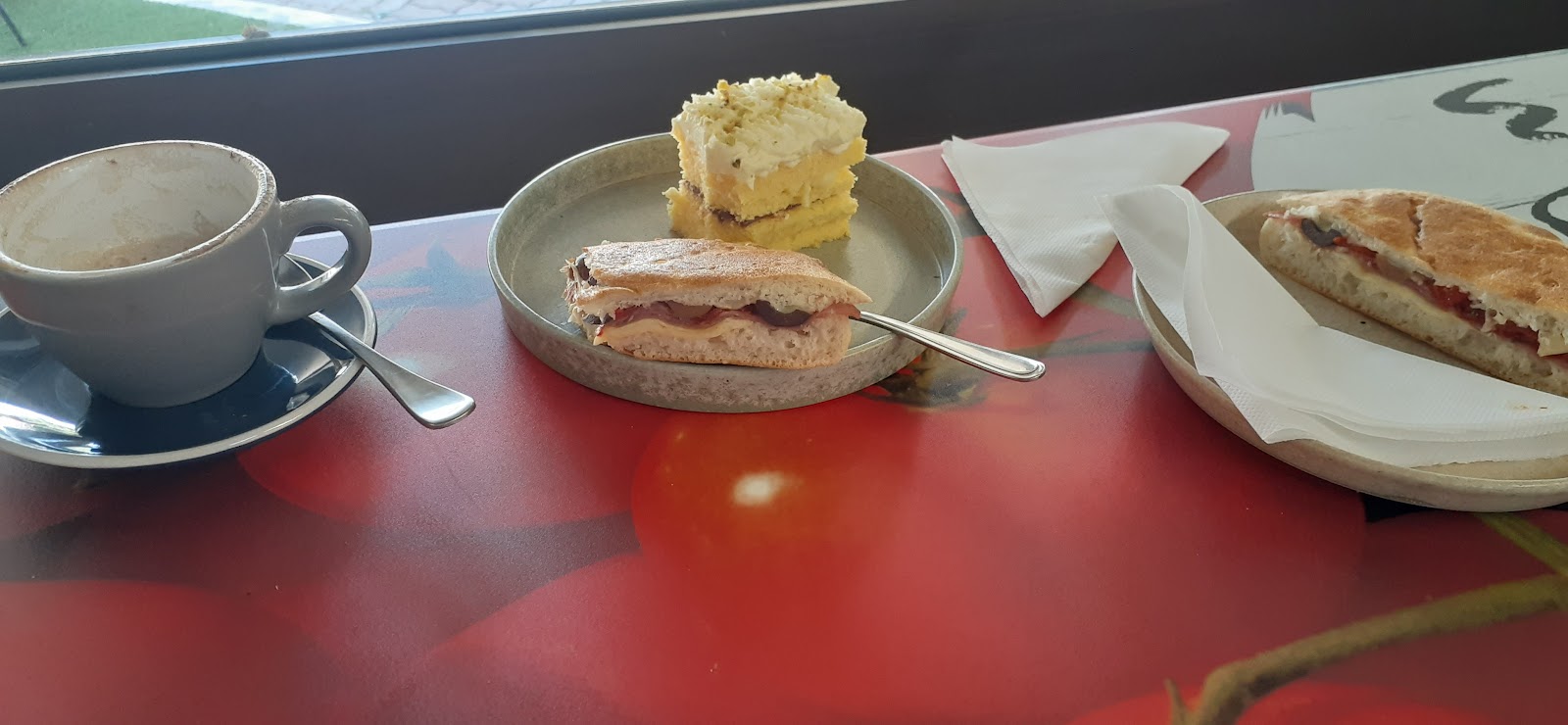 Dee-Licious Family Delicatessen