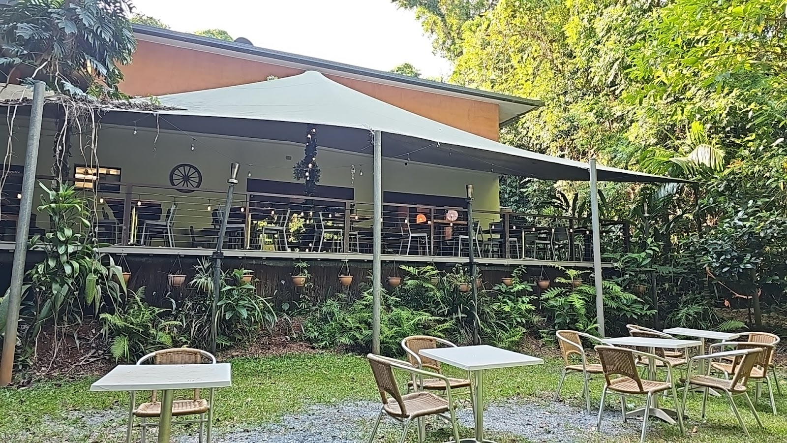 WHET Cafe Bar Restaurant