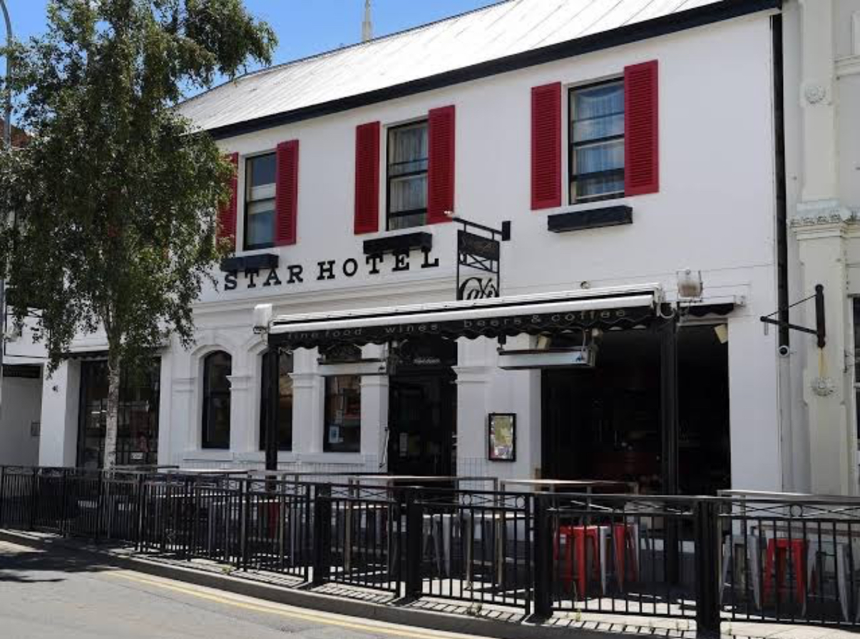 Star Bar Cafe & Hotel