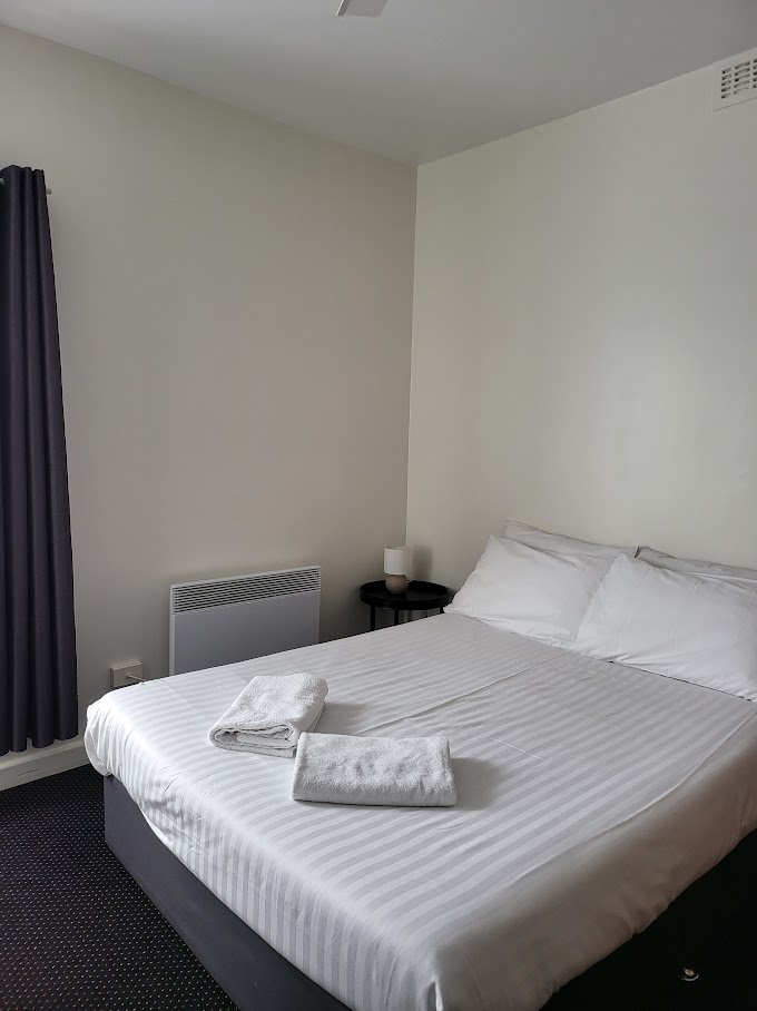 Star Bar Cafe & Hotel