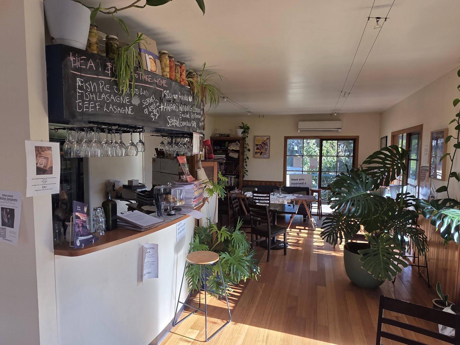 Little Norfolk Bay Bistro & Chalets