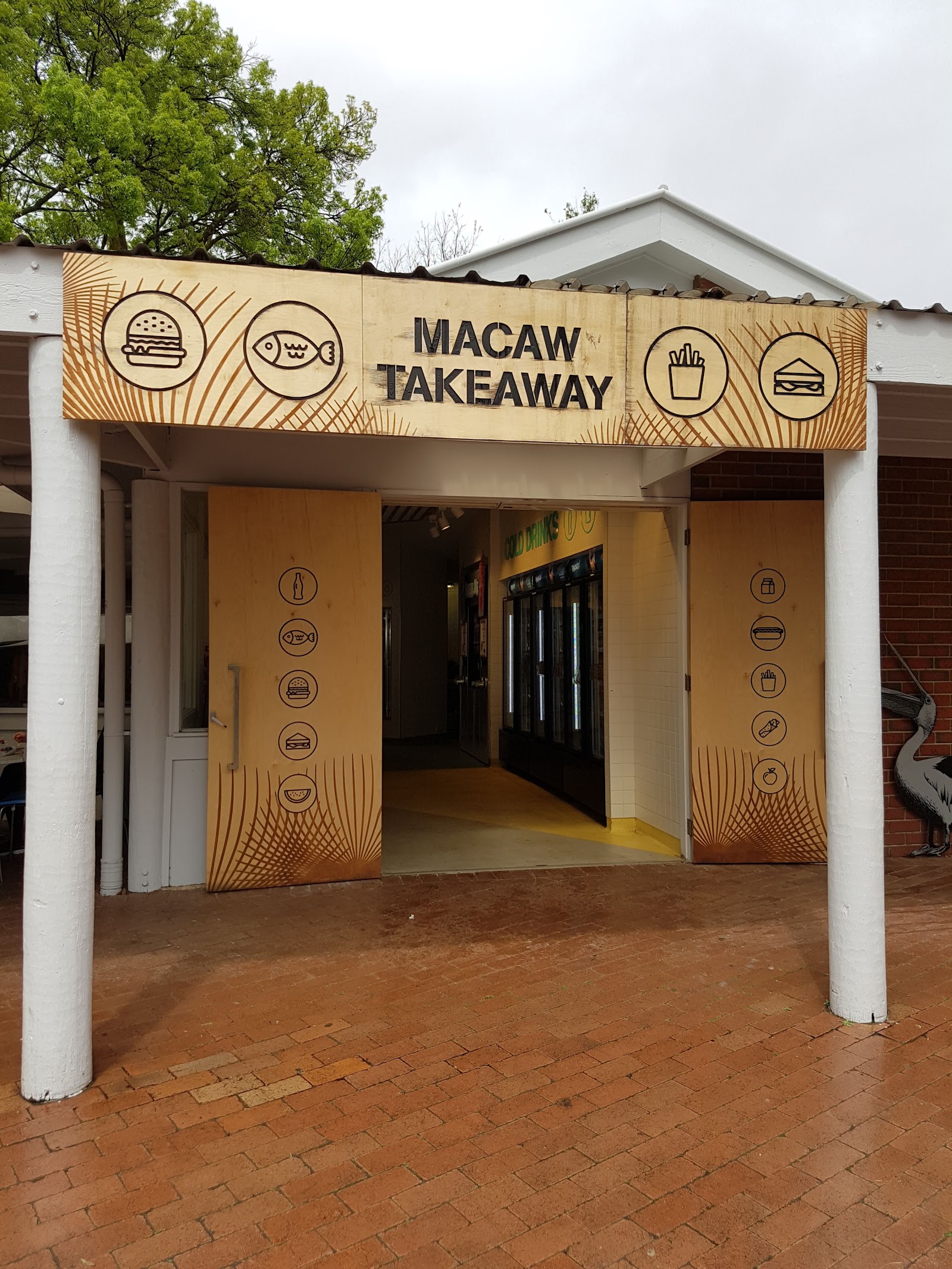 Macaw Takeaway