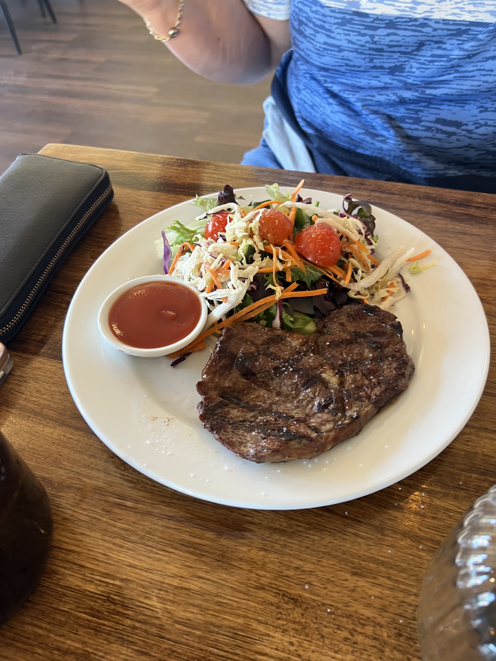 Flametrees Restaurant, Cafe & Bar